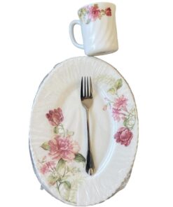 Platou oval si cana din opal model floral grena + furculita inox