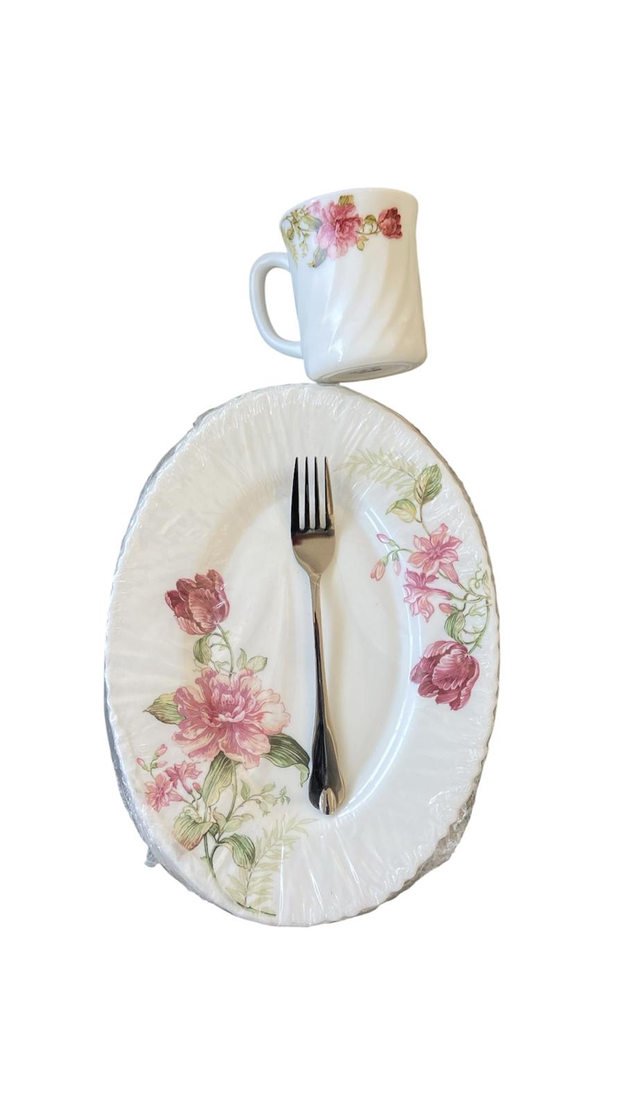 Platou oval si cana din opal model floral grena + furculita inox