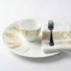 Pachet pomana model Alb-Auriu 6 Farfurii intinse+6 Cani+6 Linguri/Furculite & 6 Prosoape